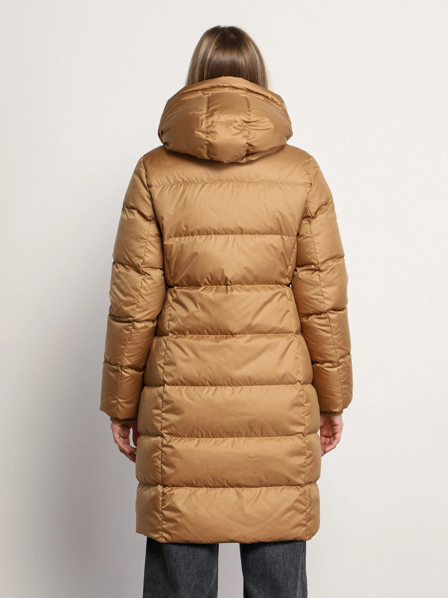 Пальто пуховое песочного цвета